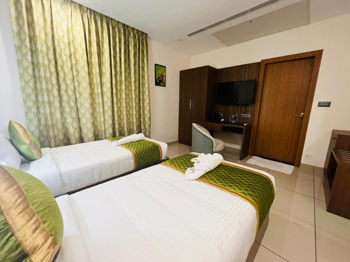 Hotel Seapark Kollam Esterno foto