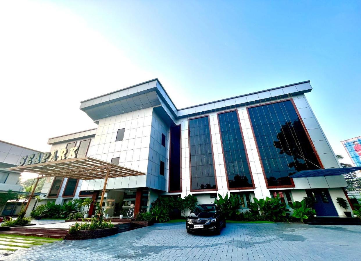 Hotel Seapark Kollam Esterno foto