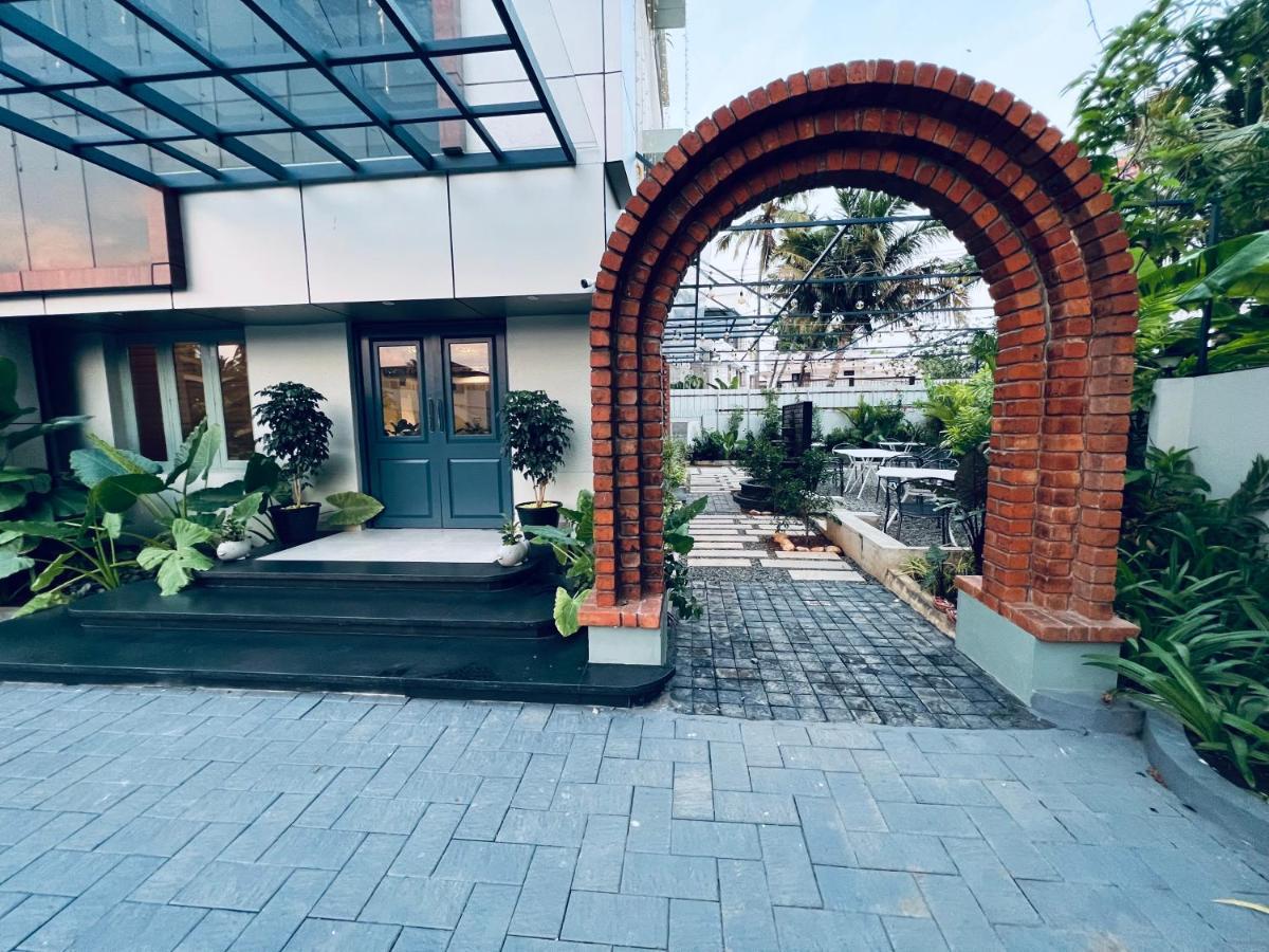 Hotel Seapark Kollam Esterno foto