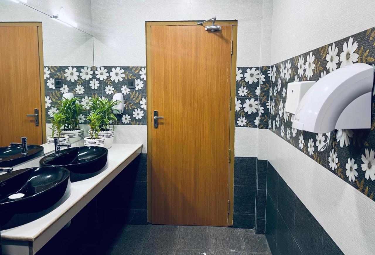 Hotel Seapark Kollam Esterno foto
