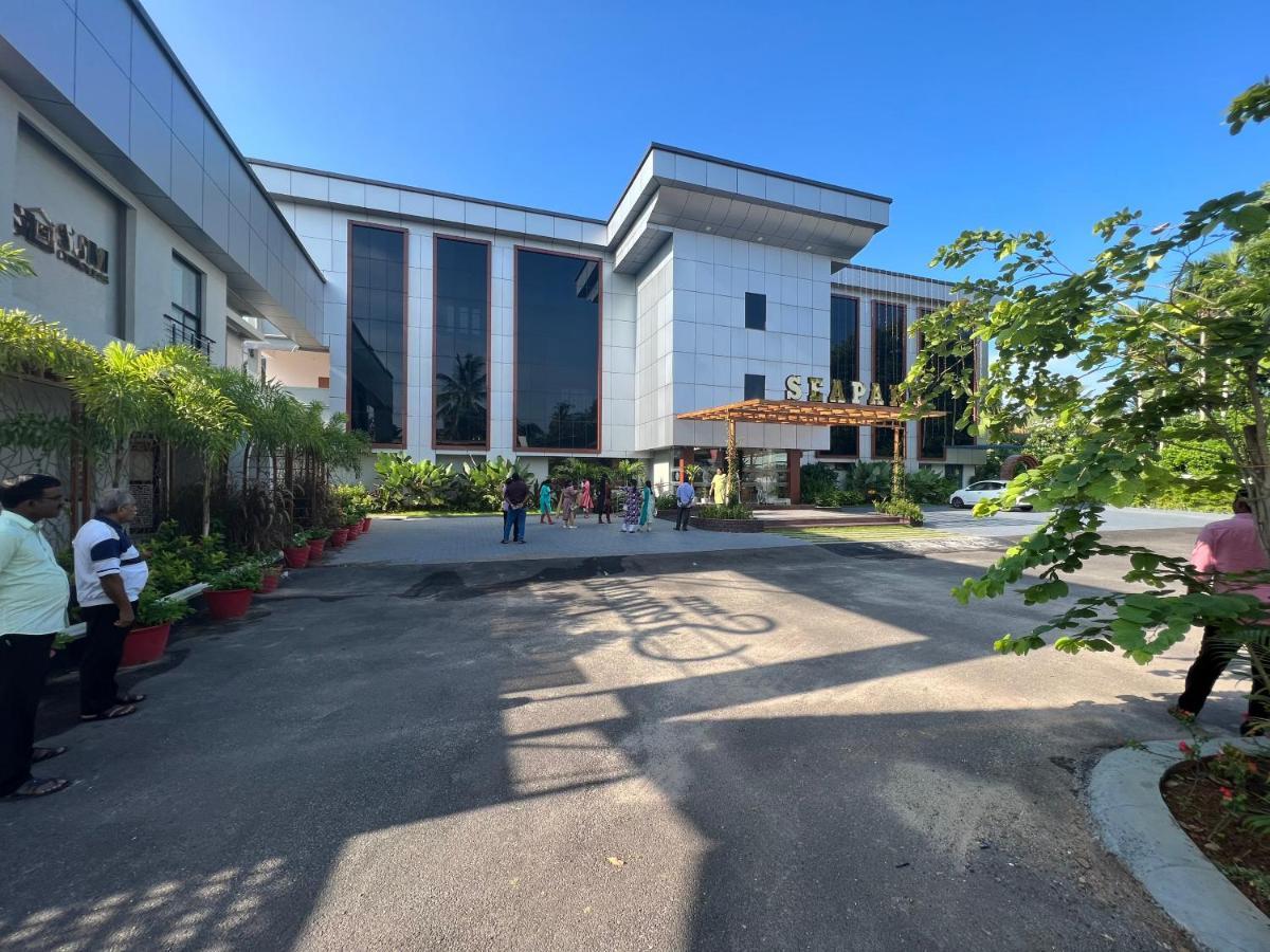 Hotel Seapark Kollam Esterno foto